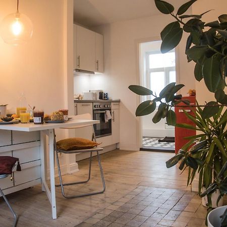 Doppelbett In Heller Wohnung Hamburg-Harburg Buitenkant foto