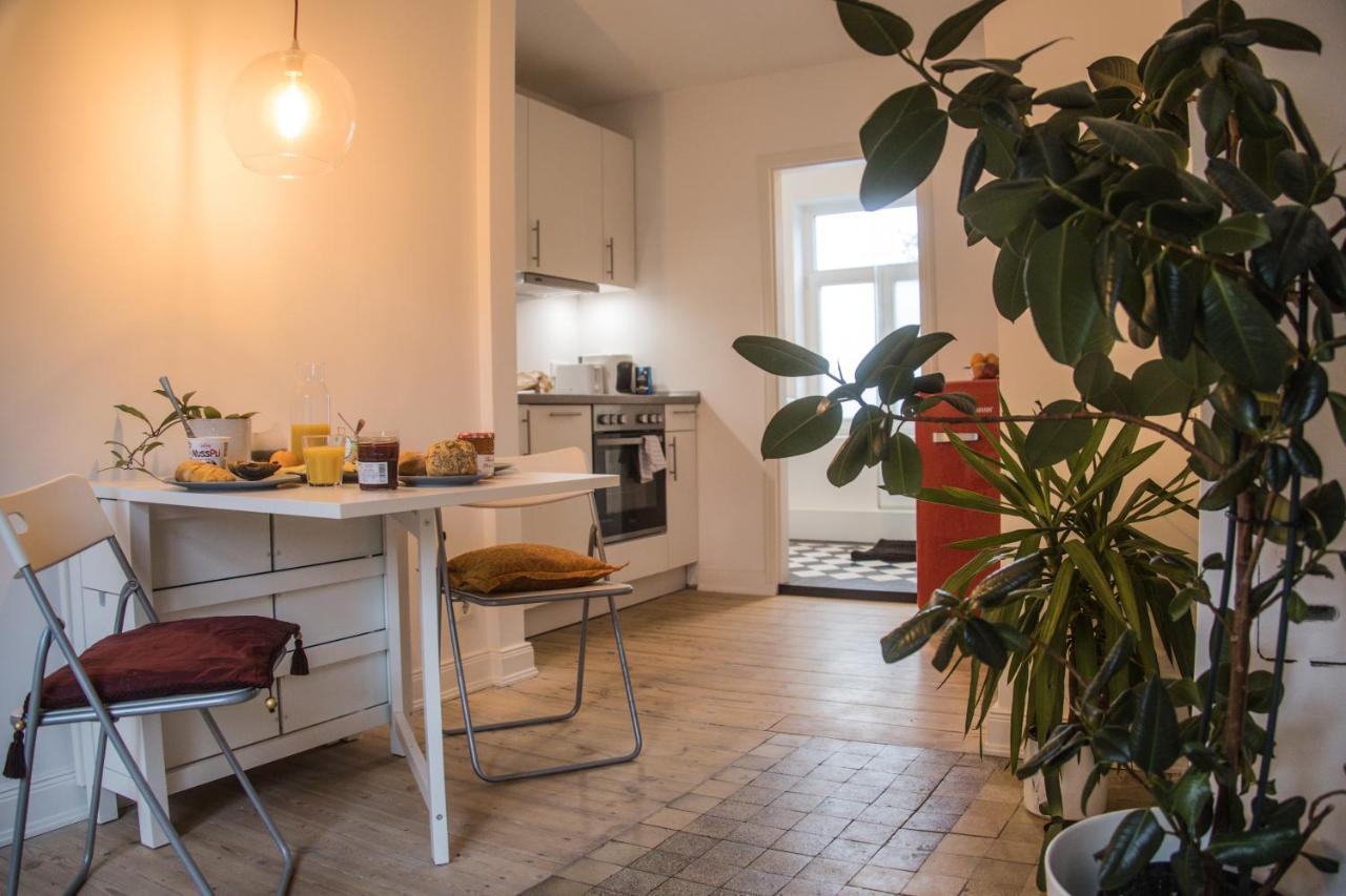 Doppelbett In Heller Wohnung Hamburg-Harburg Buitenkant foto