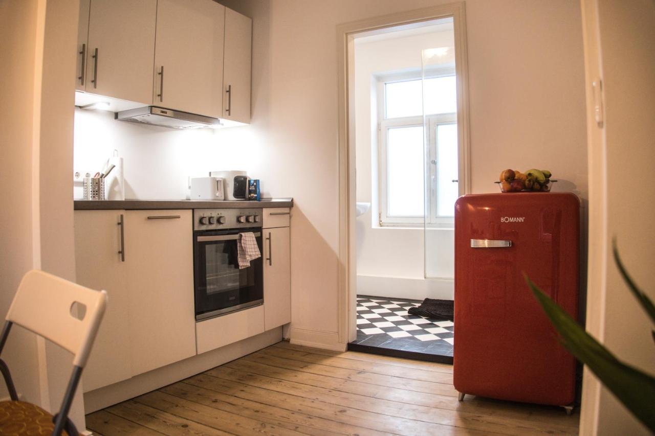 Doppelbett In Heller Wohnung Hamburg-Harburg Buitenkant foto