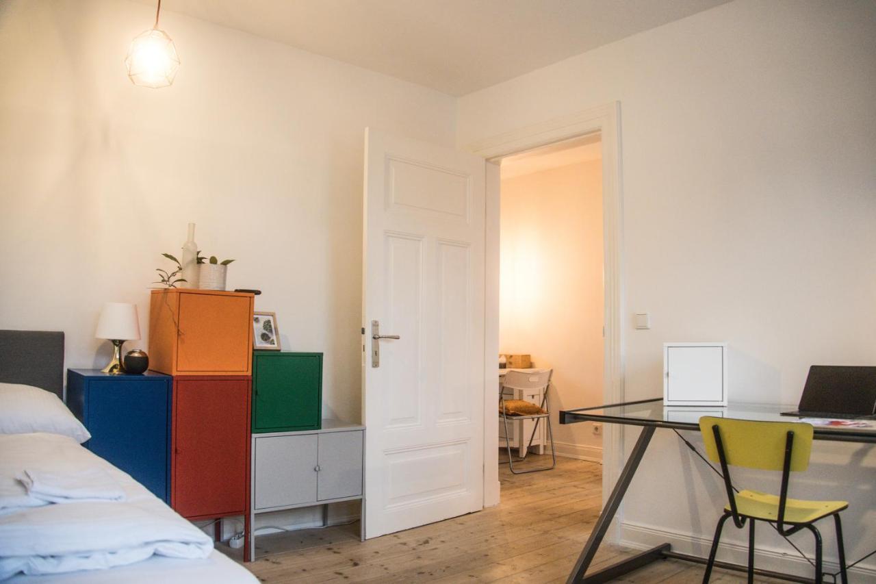 Doppelbett In Heller Wohnung Hamburg-Harburg Buitenkant foto