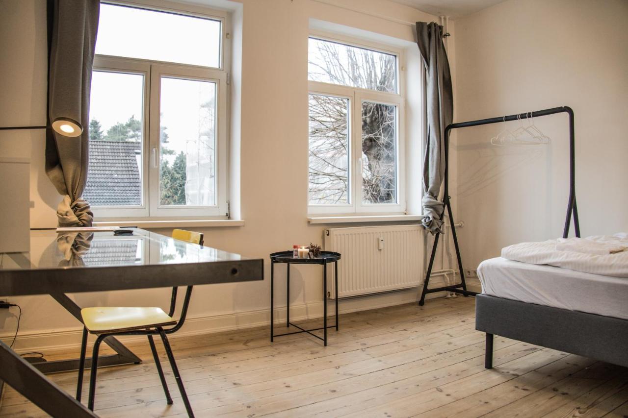 Doppelbett In Heller Wohnung Hamburg-Harburg Buitenkant foto